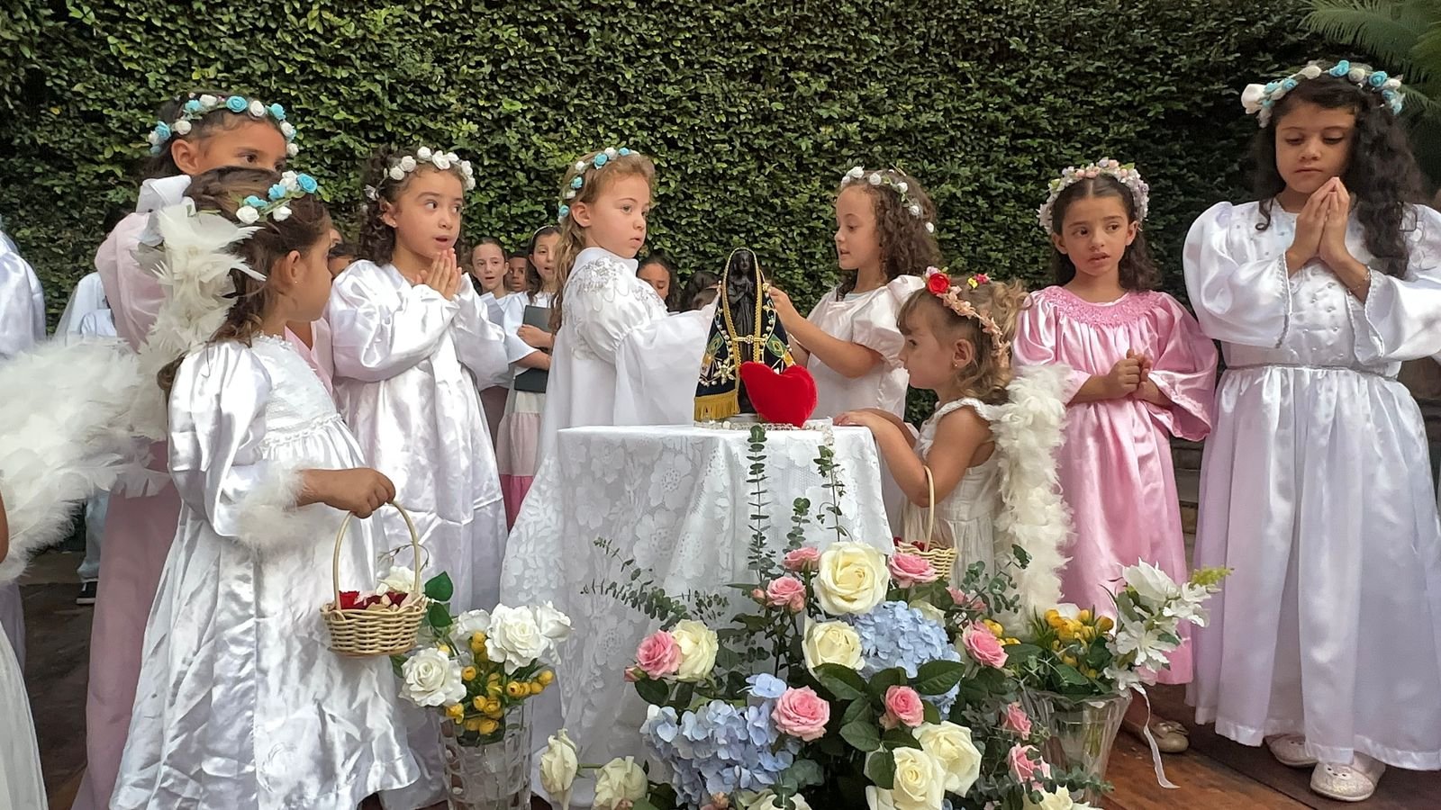 Crianças em cerimônia